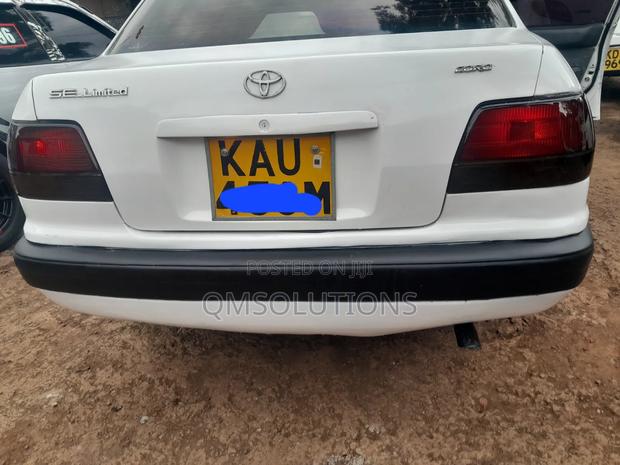 Toyota Corolla 1997 White