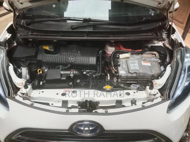 Toyota Sienta 2017 White