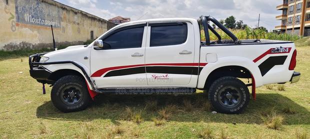Toyota Hilux 2011 White
