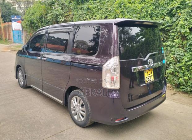Toyota Voxy 2012 Maroon