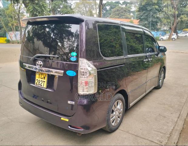 Toyota Voxy 2012 Maroon