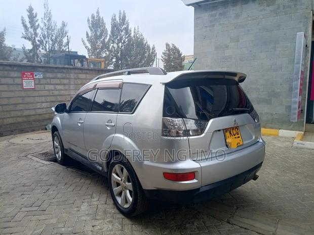 Mitsubishi Outlander 2011 Silver