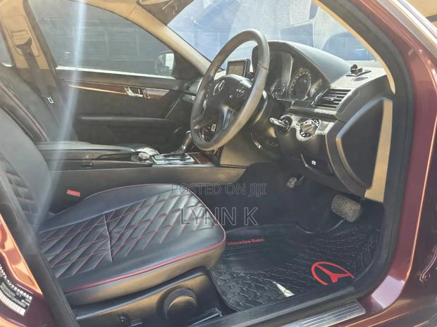 Mercedes-Benz C200 2010 Maroon