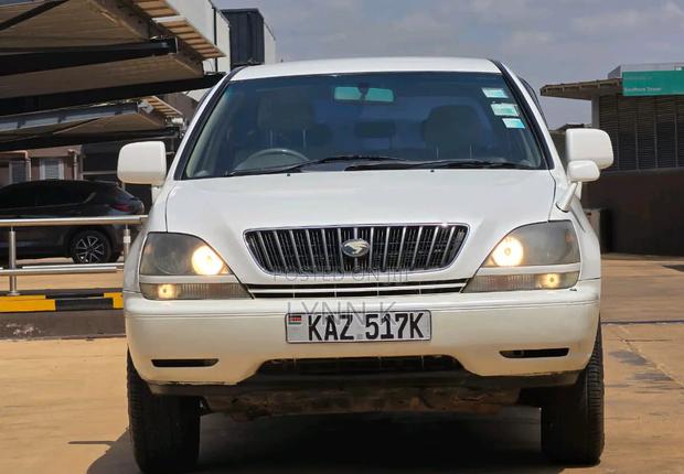 Toyota Harrier 2000 White