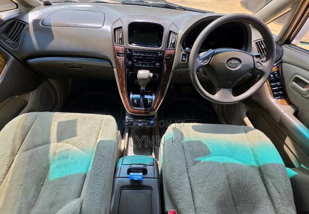 Toyota Harrier 2000 White