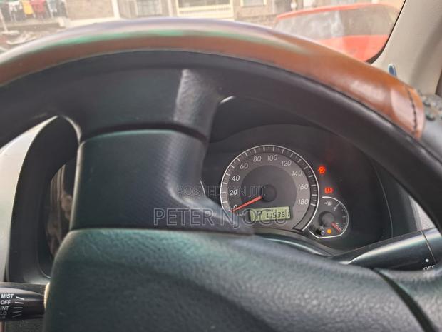 Toyota Vanguard 2011 White