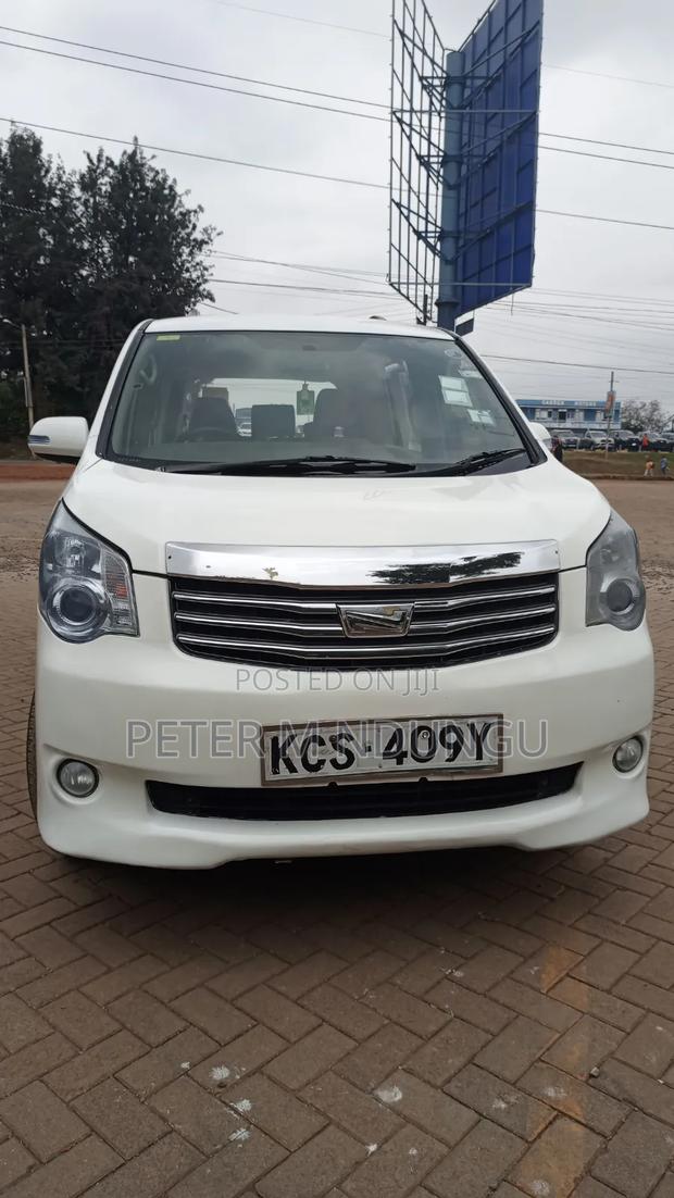 Toyota Noah 2011 White