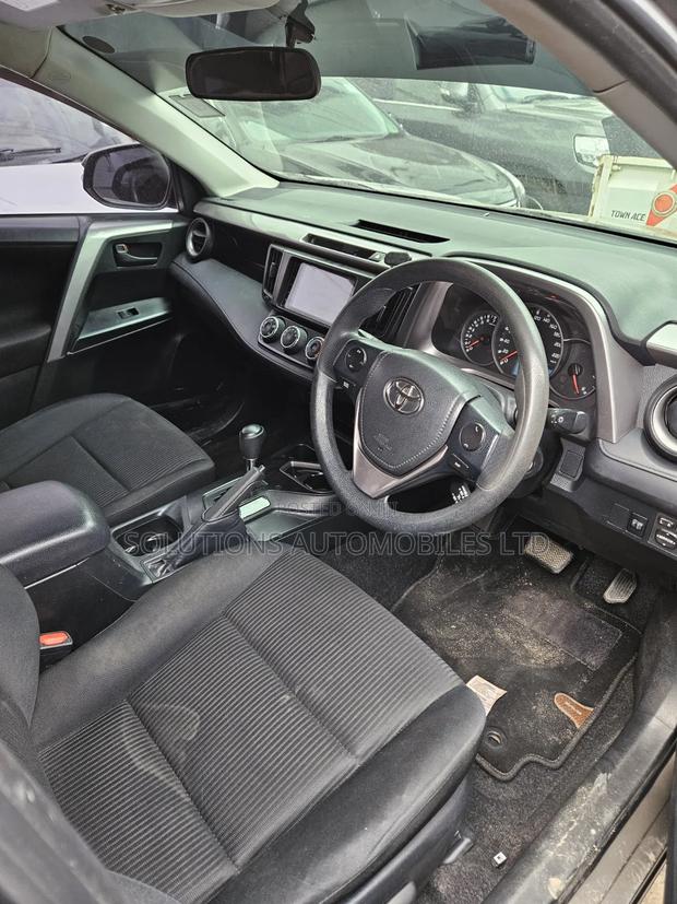 Toyota RAV4 SE FWD (2.5L 4cyl 6A) 2017 Gray