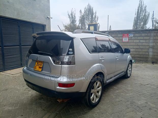 Mitsubishi Outlander 2011 Silver