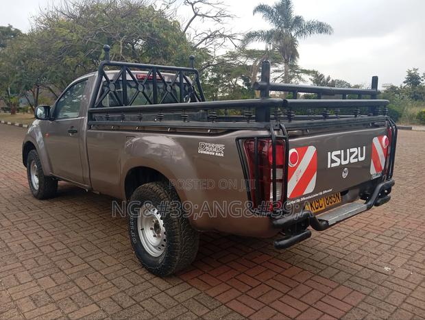 Isuzu D-MAX 2015