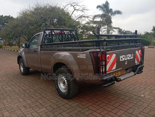 Isuzu D-MAX 2015