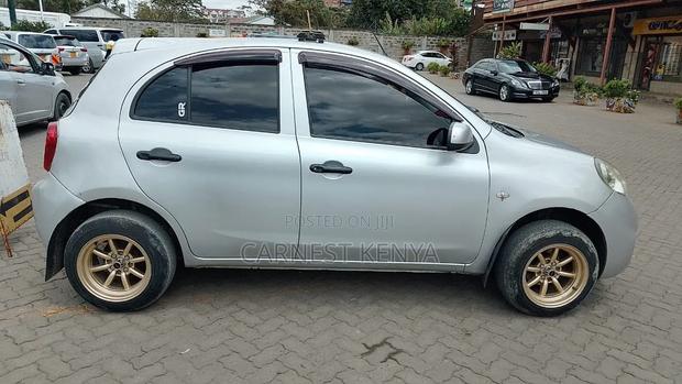 Nissan March 2018 Silver