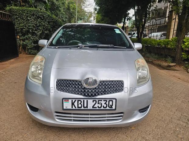 Toyota Vitz 2006 Silver