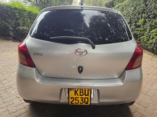 Toyota Vitz 2006 Silver
