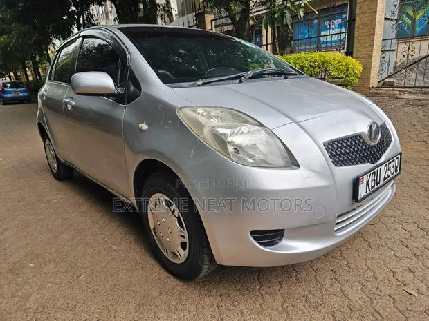 Toyota Vitz 2006 Silver