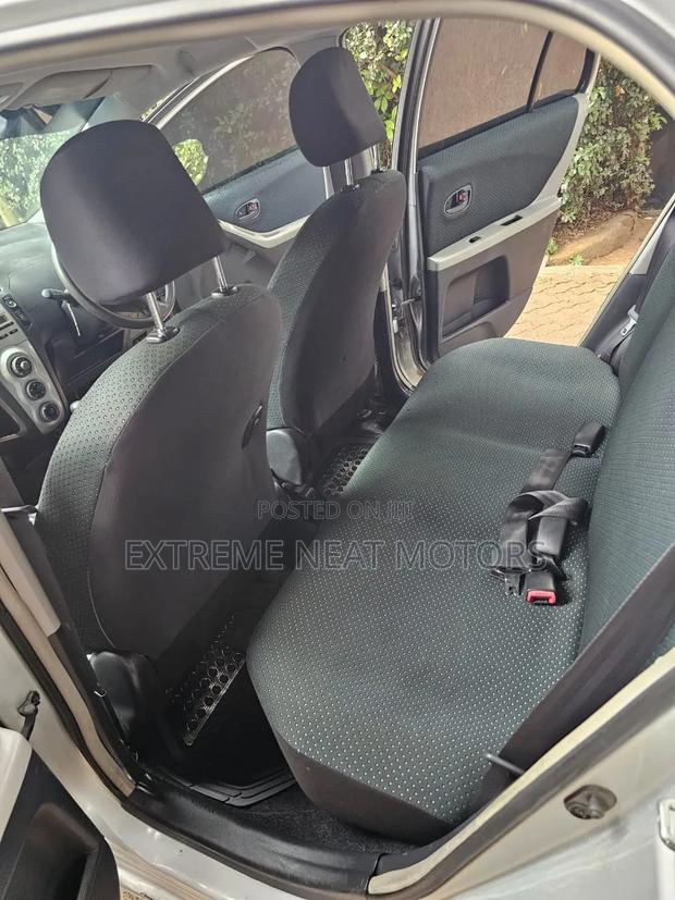Toyota Vitz 2006 Silver