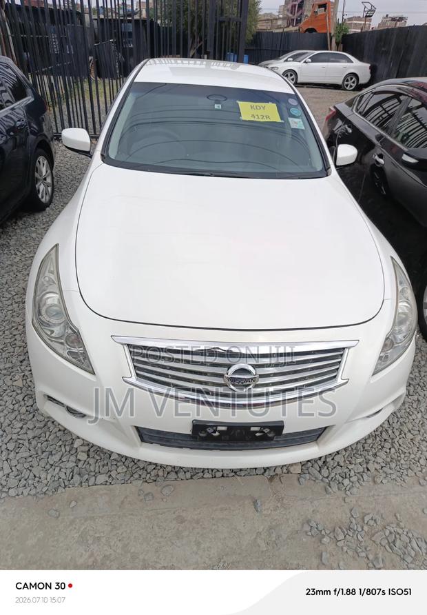 Nissan Skyline 2016 White