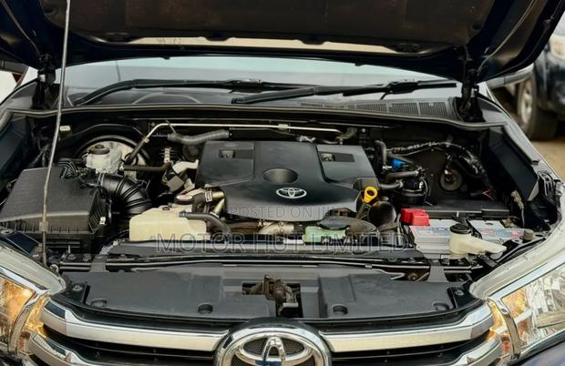 Toyota Hilux 2019 Black