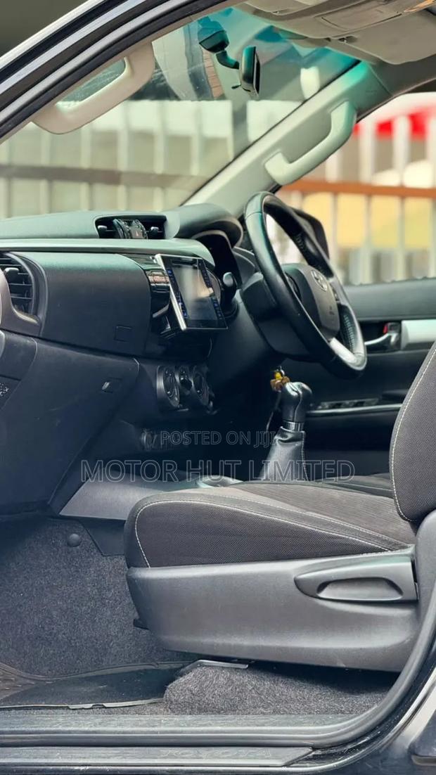 Toyota Hilux 2019 Black