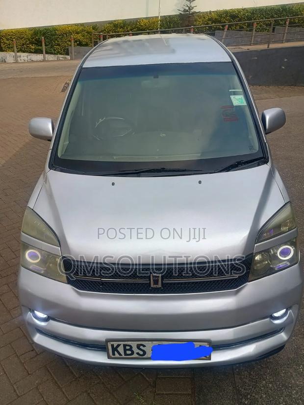 Toyota Voxy 2006 Silver