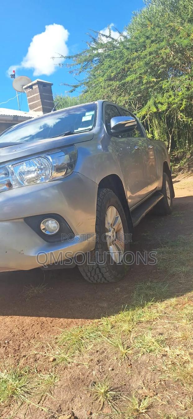Toyota Hilux 2016 White