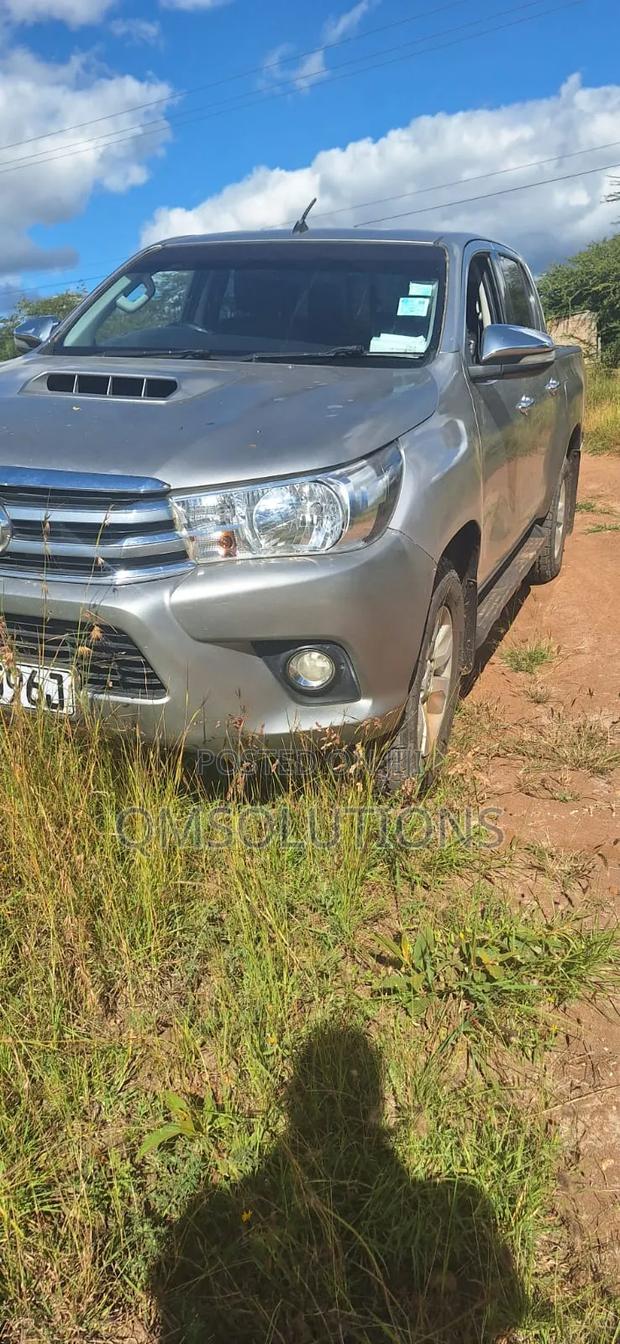 Toyota Hilux 2016 White