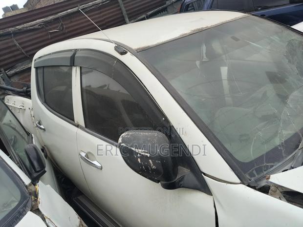 Mitsubishi L200 2012 White