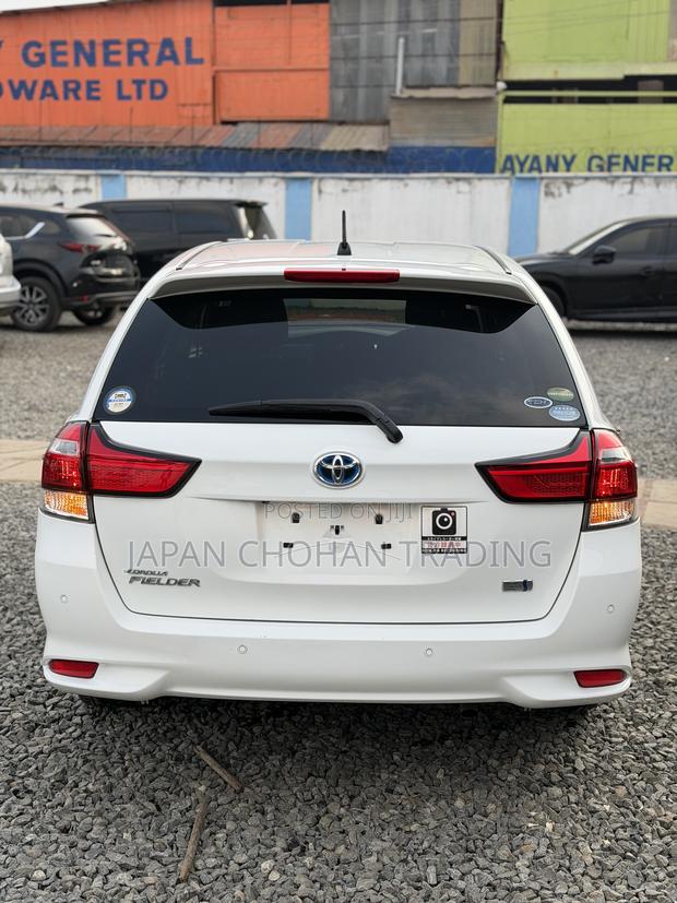 Toyota Corolla Fielder 1.5 Hybrid FWD 2020 White