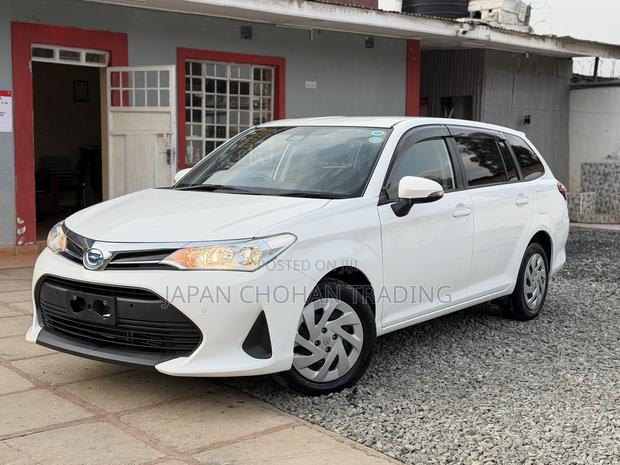 Toyota Corolla Fielder 1.5 Hybrid FWD 2020 White