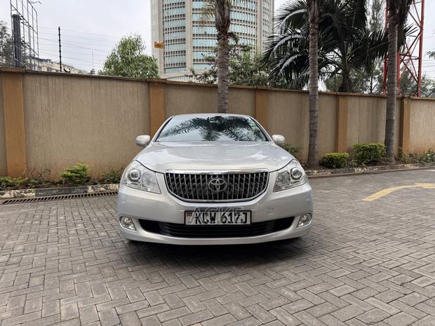 Toyota Crown Majesta 2012