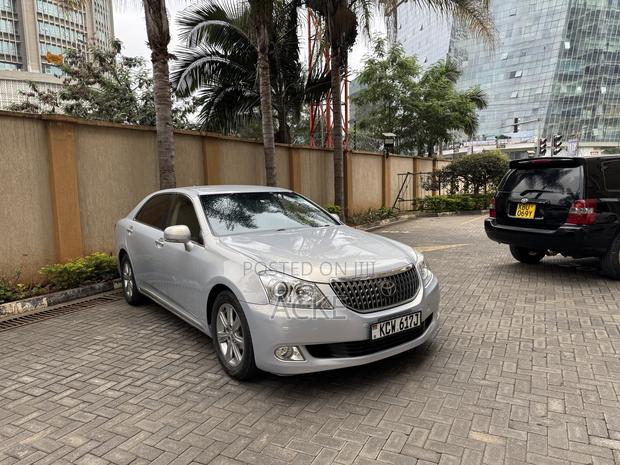 Toyota Crown Majesta 2012
