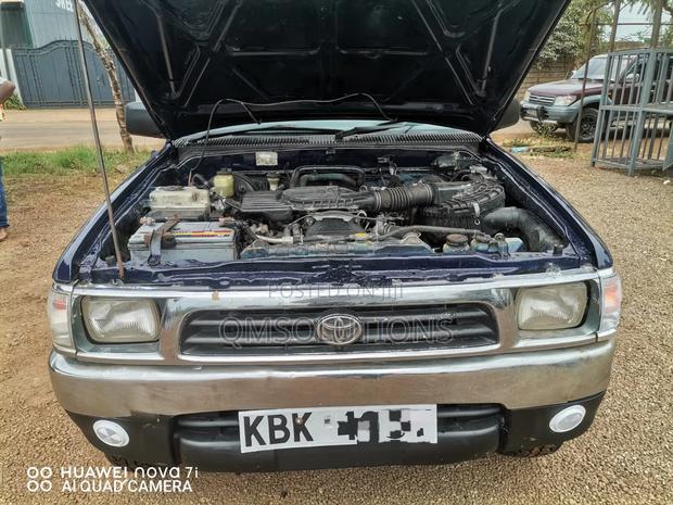 Toyota Hilux 2003 Gray