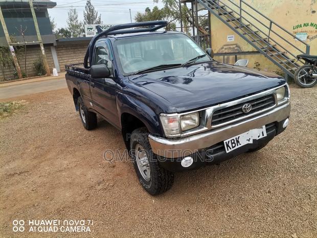 Toyota Hilux 2003 Gray