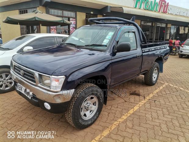Toyota Hilux 2003 Gray