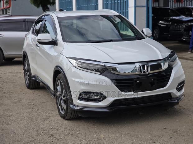 Honda Vezel 1.5 2WD 172 hp 2019 White