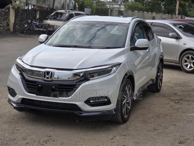 Honda Vezel 1.5 2WD 172 hp 2019 White