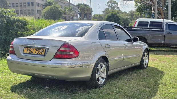 Mercedes-Benz E200 2003 Beige