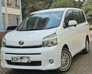 Toyota Voxy 2011 White for sale