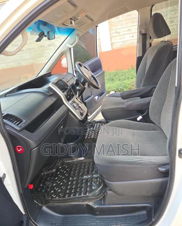 Toyota Voxy 2011 White