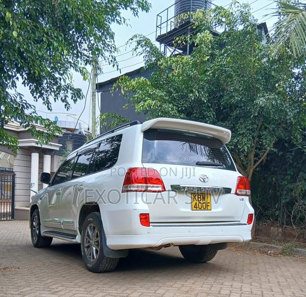 Toyota Land Cruiser 4.6 V8 ZX 2011 White