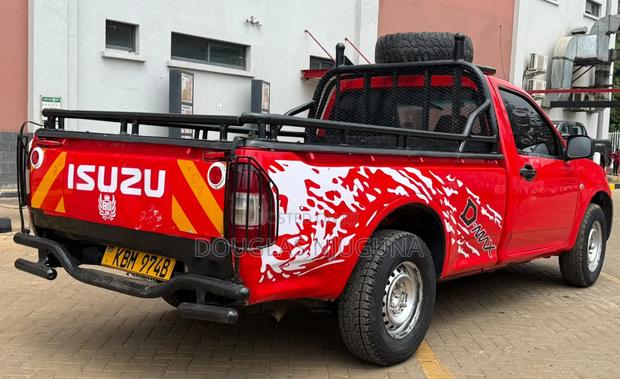 Isuzu D-MAX 2010 Red