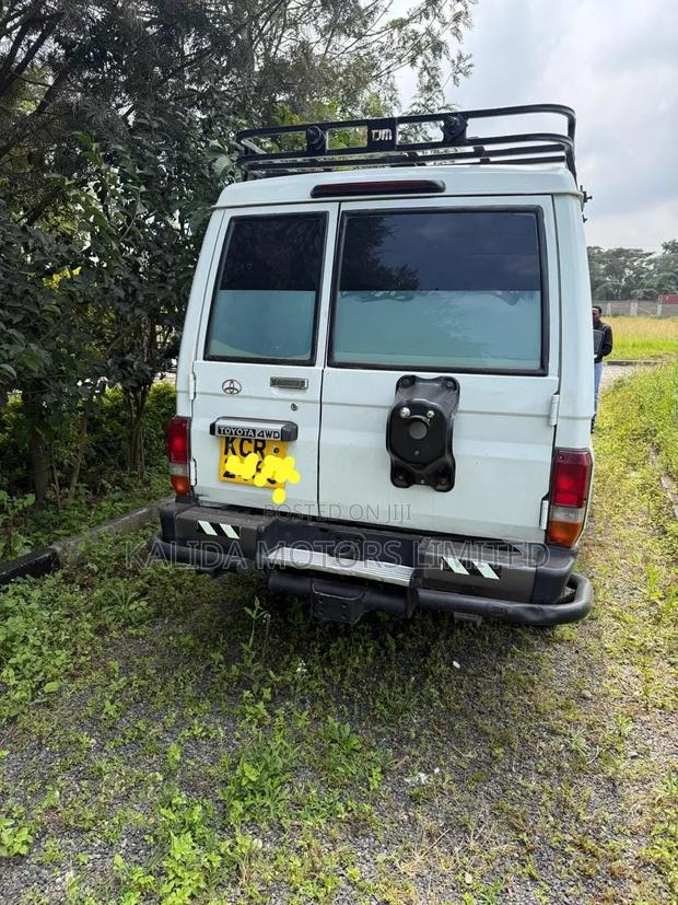 Toyota Land Cruiser 2009 White