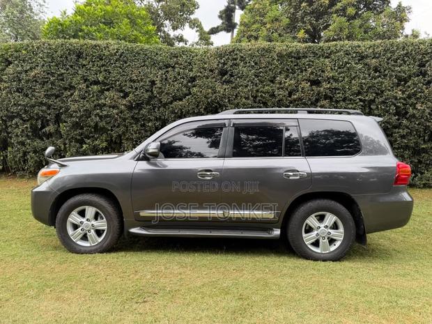 Toyota Land Cruiser 4.6 V8 ZX 2012 Gray