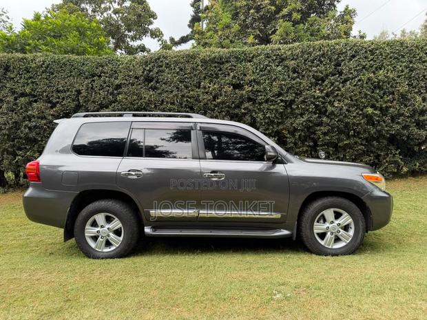 Toyota Land Cruiser 4.6 V8 ZX 2012 Gray