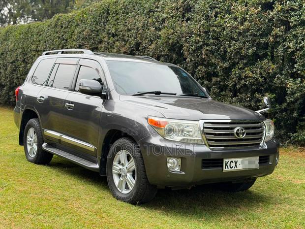 Toyota Land Cruiser 4.6 V8 ZX 2012 Gray