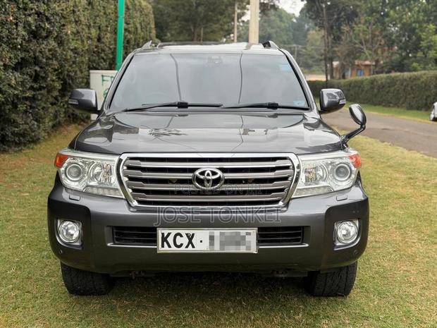 Toyota Land Cruiser 4.6 V8 ZX 2012 Gray