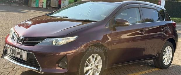 Toyota Auris 2014 Burgundy