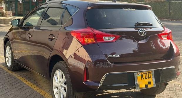 Toyota Auris 2014 Burgundy