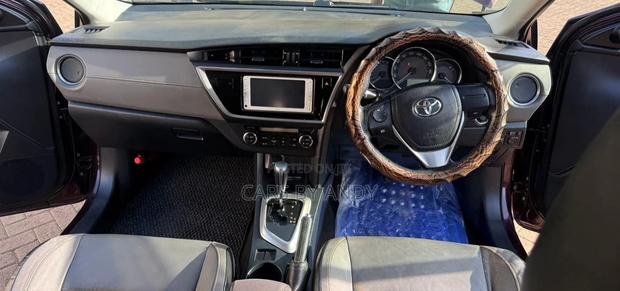 Toyota Auris 2014 Burgundy