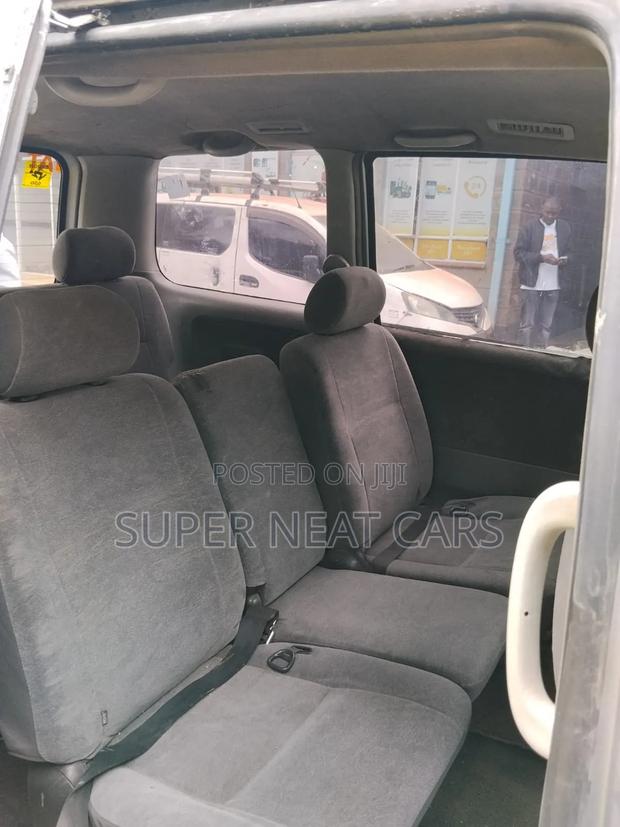 Toyota Noah 2005 Silver